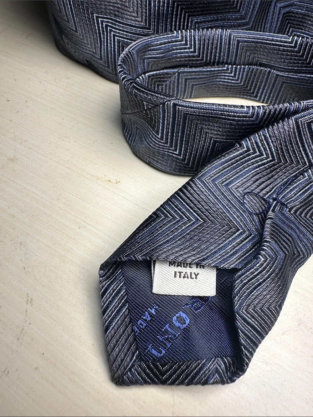 Pronto Uomo Made in Italy silk Classic Chevron Pattern Men’s Tie in Navy Blue